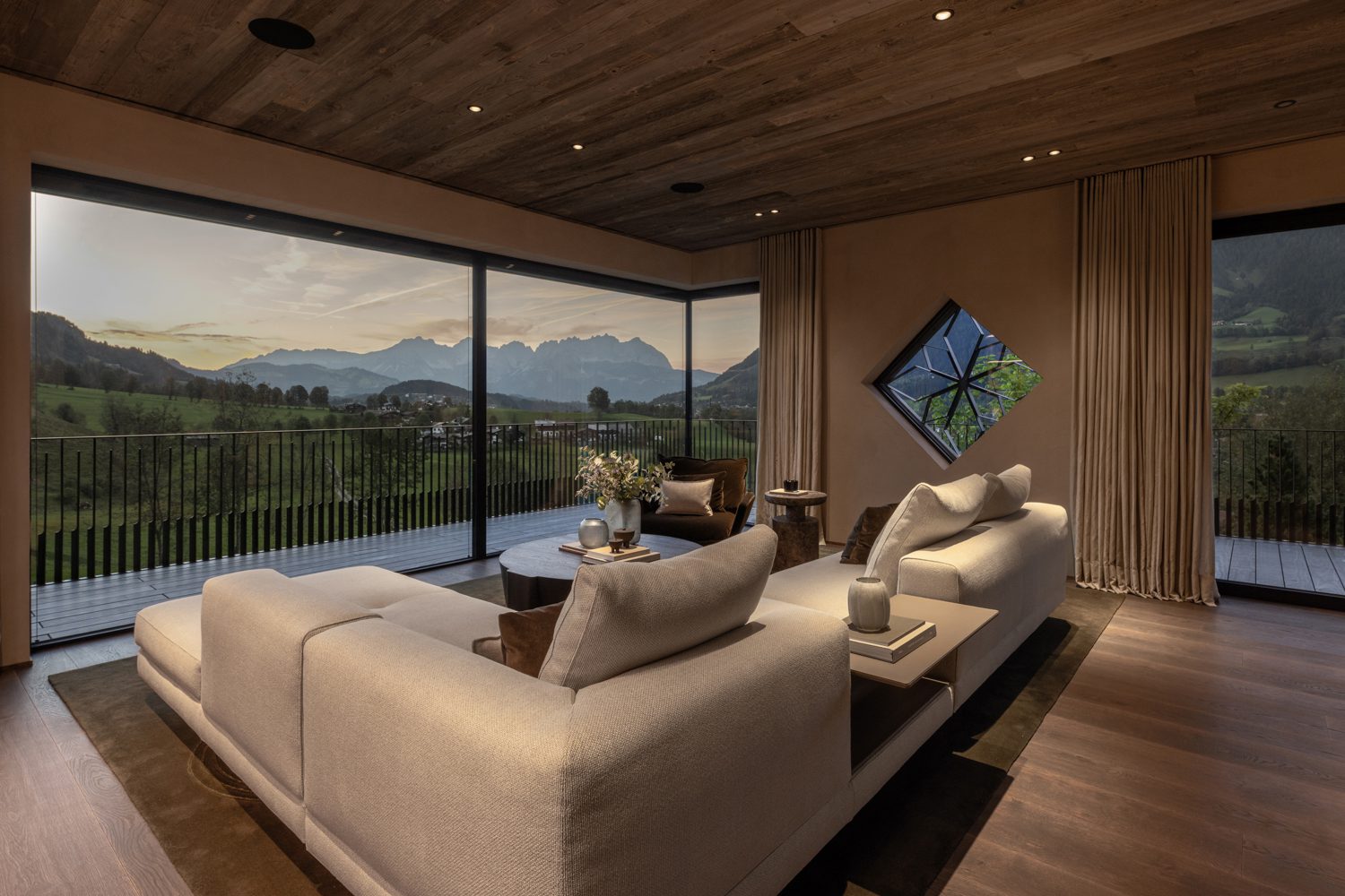 wohnraum-alpine-architektur-kitzbuehel-01