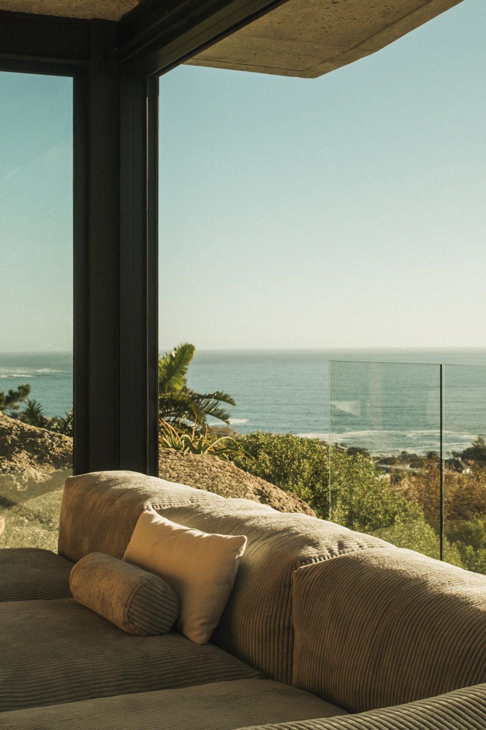 camps-bay-capetown-interior-luxury-villa-anna-fichtner-01