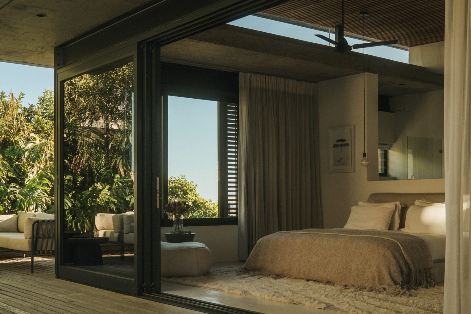 lions-rock-cpt-camps-bay-villa-interior-01