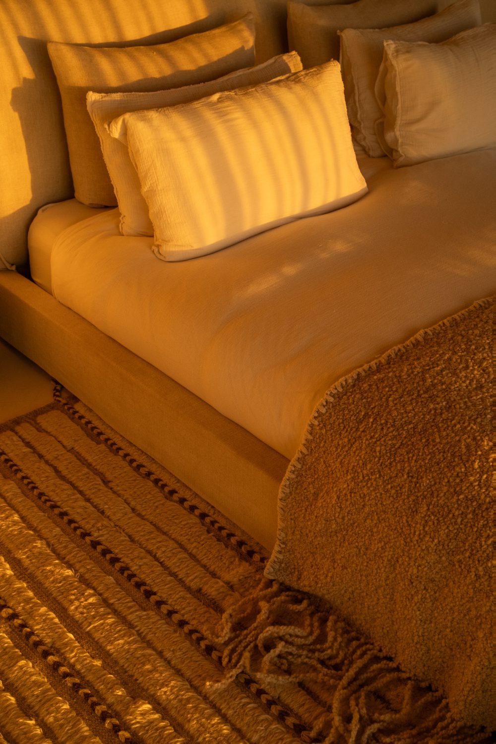 luxury-bedding-interior-bedroom-01