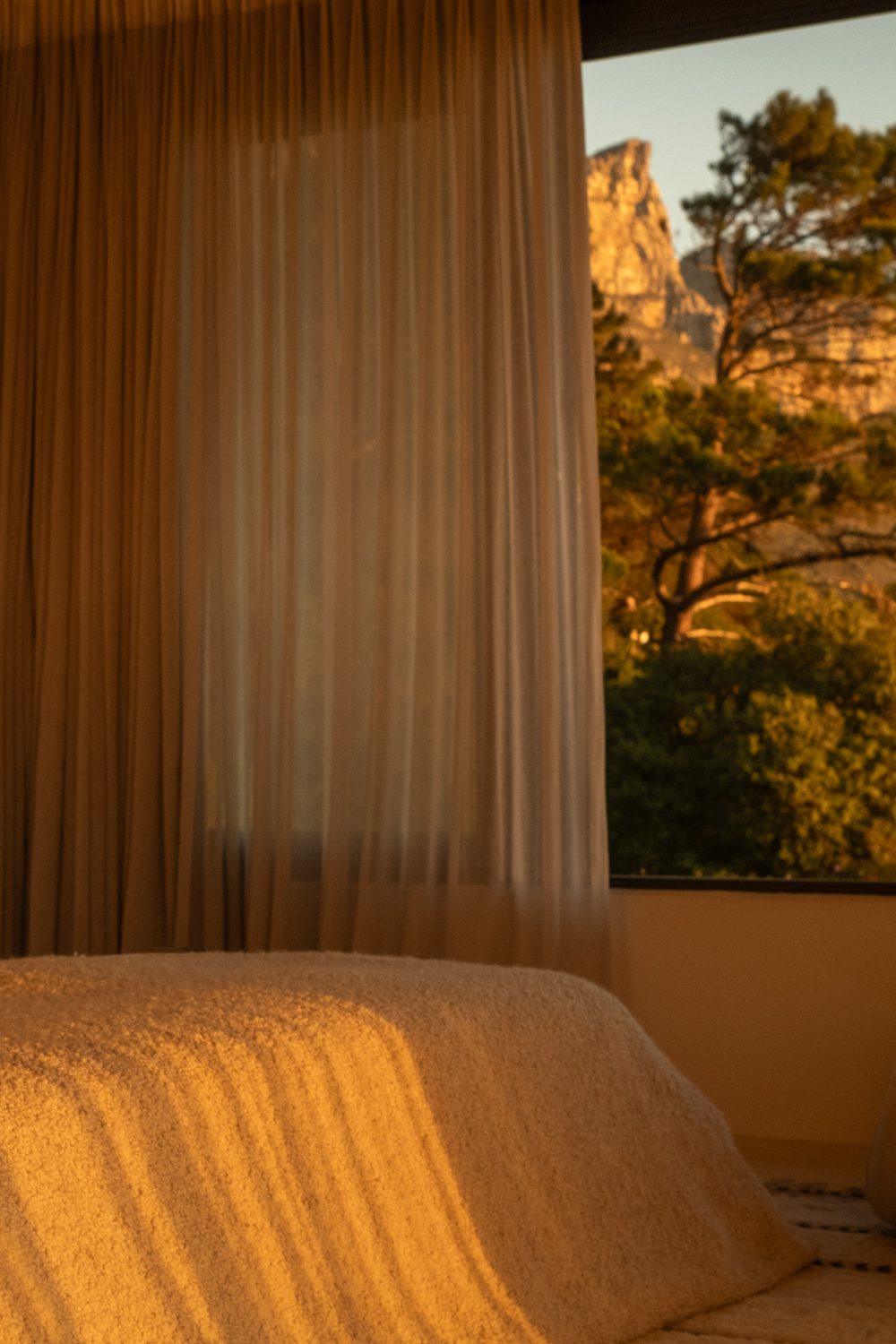 luxury-curtains-villa-interior-01