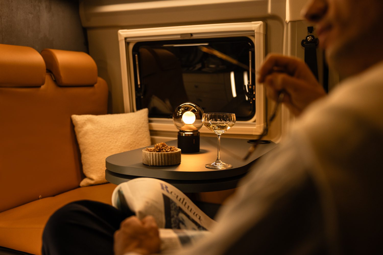 intimate-lifestyle-storytelling-photography-night-interior-anna-fichtner