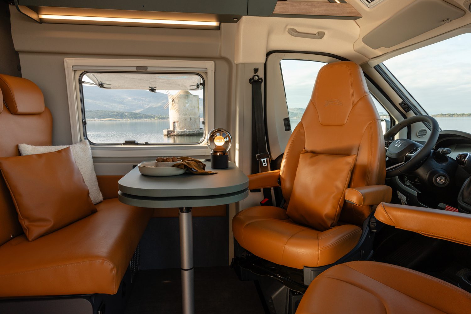 luxury-campervan-photography-travel-lifestyle-interior-anna-fichtner
