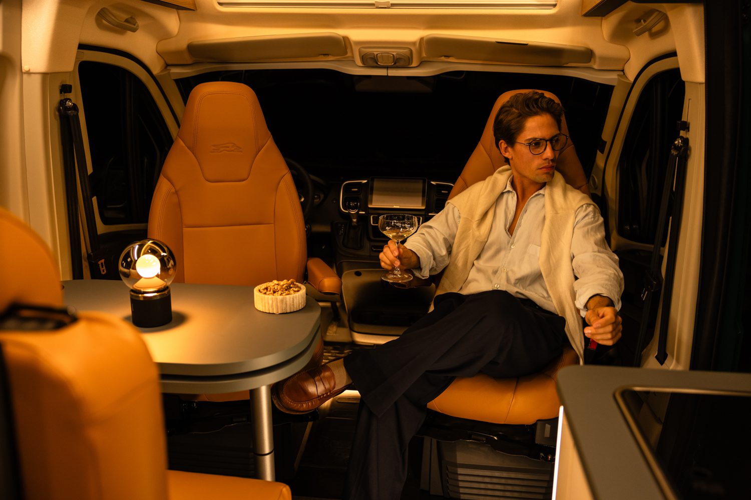 luxury-dinner-lifestyle-photography-travel-campaign-anna-fichtner.