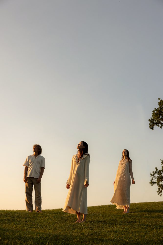 mindful-living-friends-in-nature